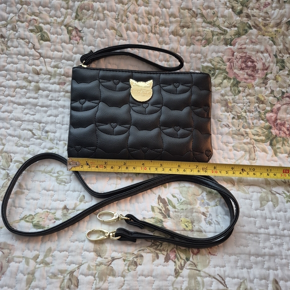 Luv Betsey by Betsey Johnson black quilted crossbody Wristlet bag cat-themed - Picture 4 of 7